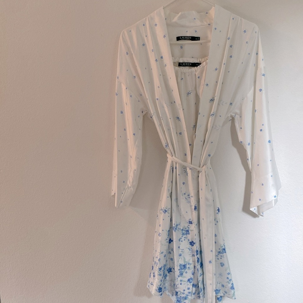 New Lauren Ralph Lauren white and blue floral Nightgown and Robe (size XS)